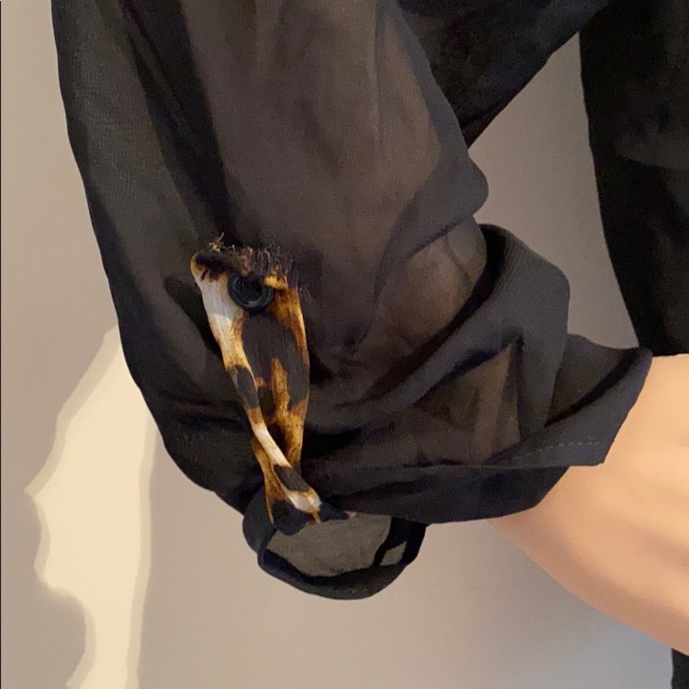 Brand new blouse. Very interesting. - Picture 5 of 9